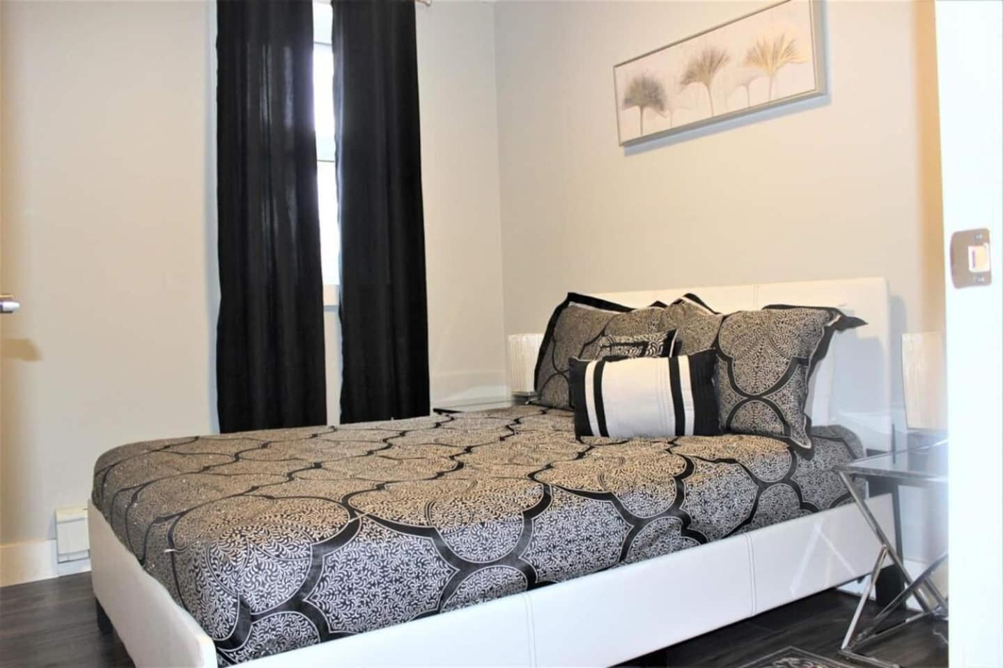 Appartamento Fallsview Boutique 2Bd 1B Niagara Falls Esterno foto